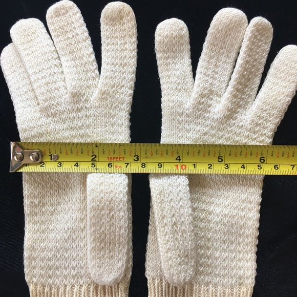 Vintage creamy ivory hand made gloves. Small - Picture 6 of 7